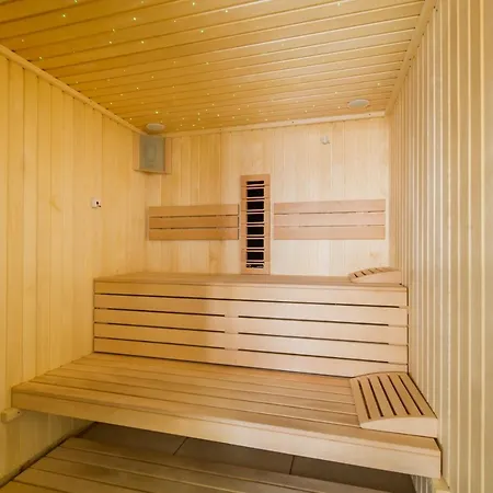 Fun N Pool * Năvodari