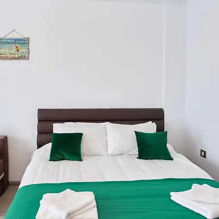 Fun N Pool Apartment *