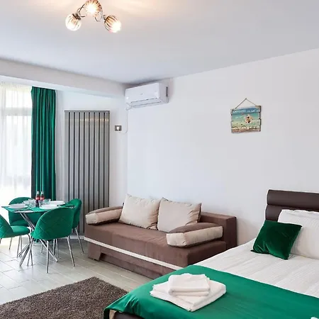 Fun N Pool Apartment