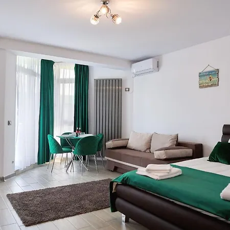 Fun N Pool Apartment