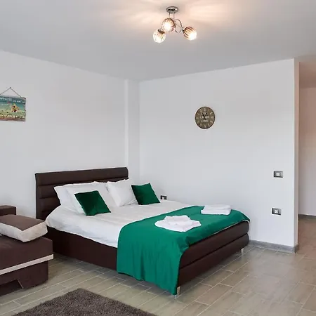 Fun N Pool * Năvodari