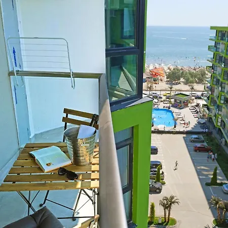 Fun N Pool Apartment